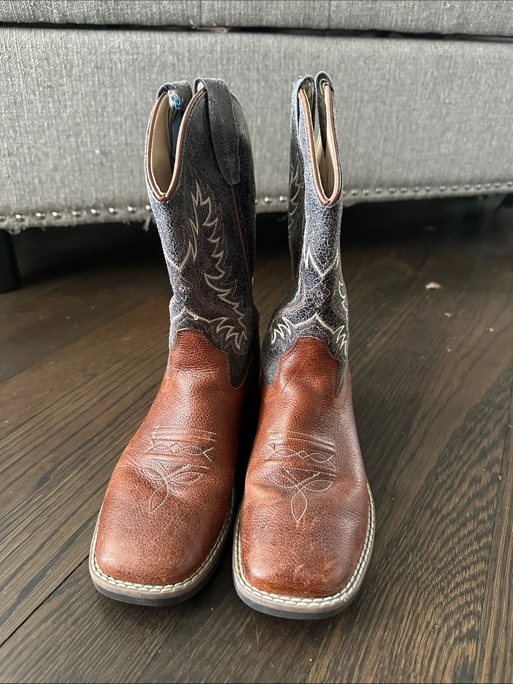 Boys Cowboy brown boots sz 3Y